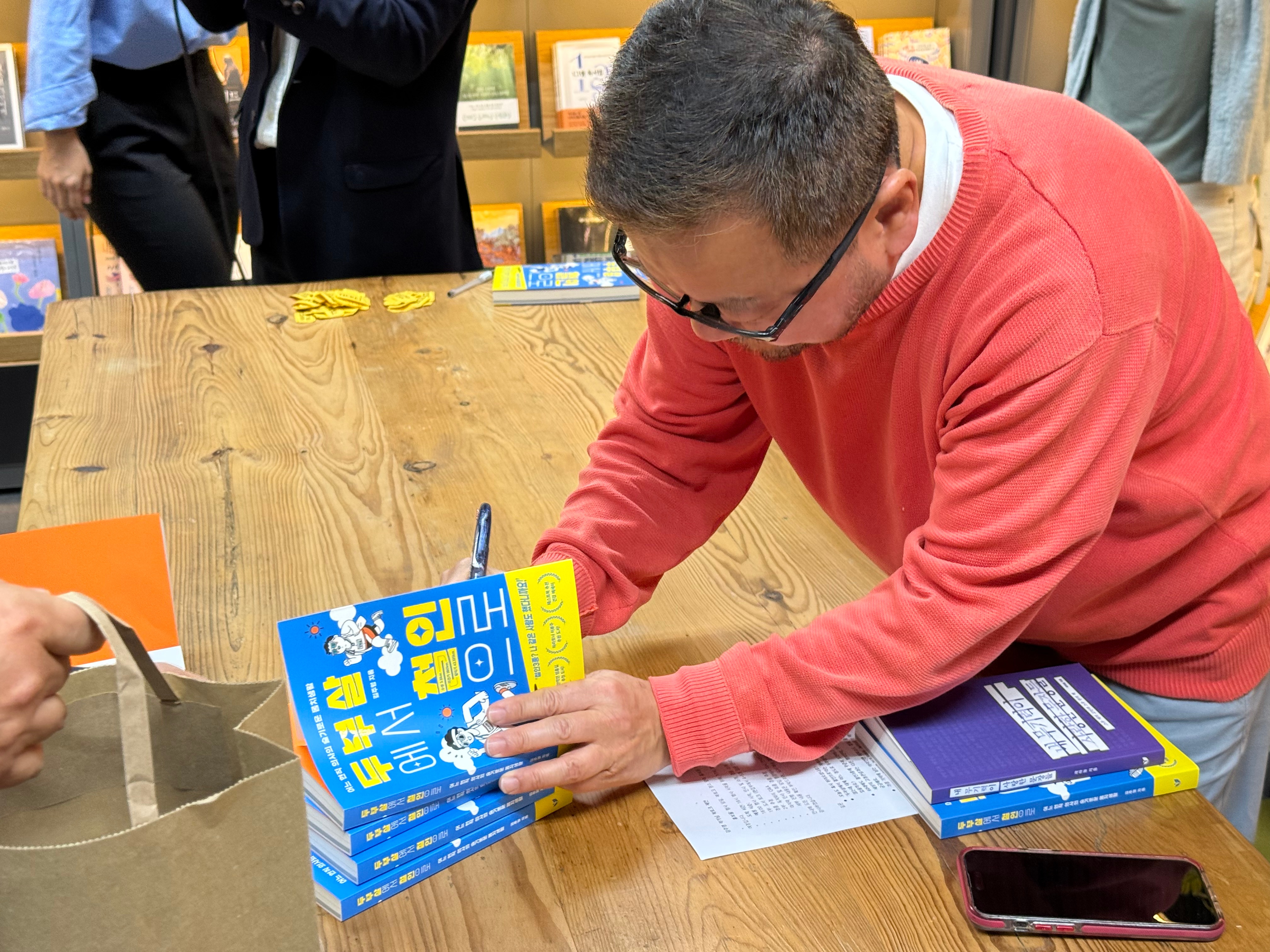 “나 같은 두부살도 철인이 될 수 있을까?” 평범함이 용기로 변하는 순간, 김주영 작가님의 북토크 현장!